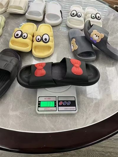 拖鞋剩余1020雙，一袋60雙，碼數(shù)齊全，2.65元一雙